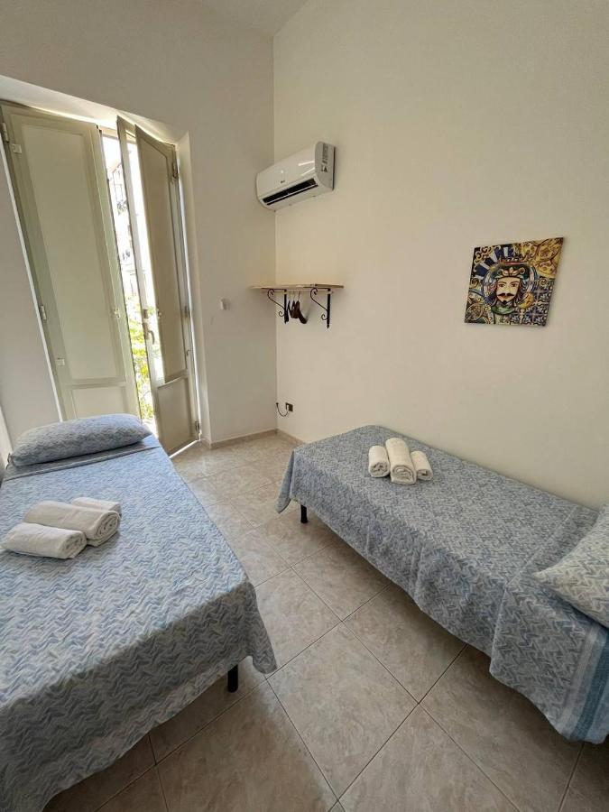 Al Cortile Di Maqueda Appartement Palermo Buitenkant foto